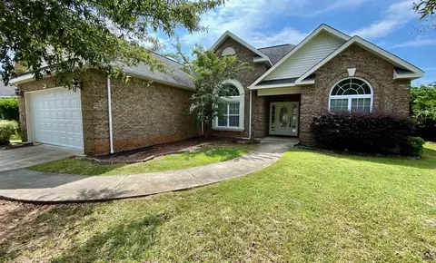104 Manchester Ln, Byron, GA 31008