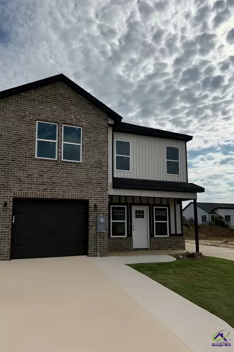 240 Beau Claire Cir, Byron, GA 31008