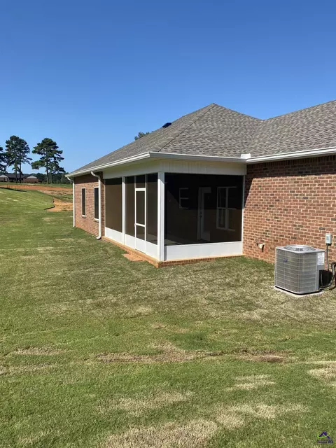 44 Palmer Cir, Hawkinsville, GA 31036
