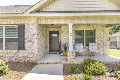 601 Hunts Landing Dr, Kathleen, GA 31047
