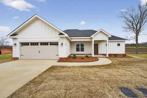 215 Saraland Trl, Perry, GA 31069
