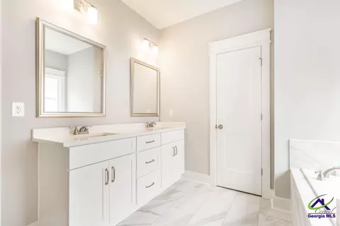 Bath - 522 Bristleleaf Path, Kathleen, GA 31047 photo 1 of 3