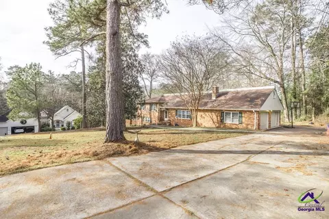 211 Old Club Ct, Macon, GA 31210