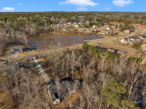 128 Piedmont Lake Dr, Gray, GA 31032