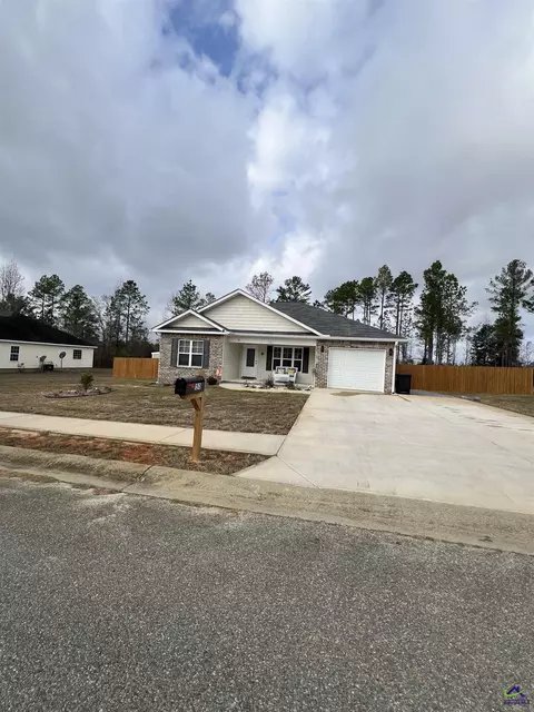 150 Long Pines Cir, East Dublin, GA 31027