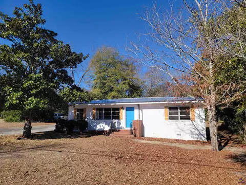 161 E Cherry St, Cochran, GA 31014