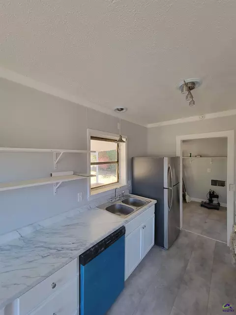 Kitchen - 161 E Cherry St, Cochran, GA 31014 photo 4 of 4