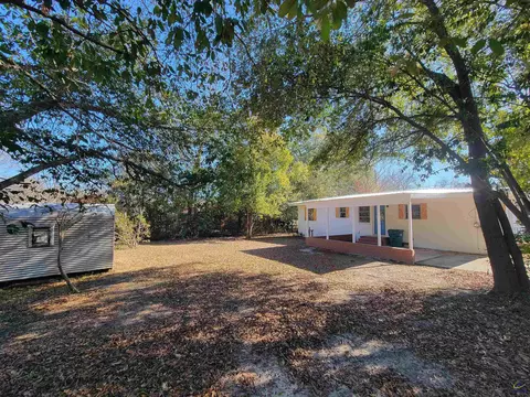 Exterior - 161 E Cherry St, Cochran, GA 31014 photo 1 of 2
