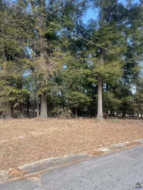 1200 Creekwood Dr, Perry, GA 31069