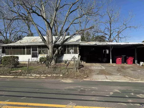 8515 14th Ave, Eastman, GA 31023