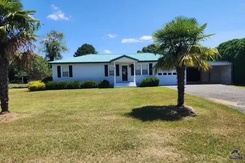 121 Bowman Dr, Cochran, GA 31014