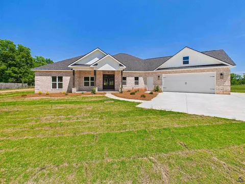 450 Jones Rd, Byron, GA 31008