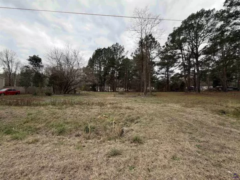107 Persimmon Dr, Kathleen, GA 31047