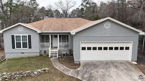 711 Main St, Byron, GA 31008