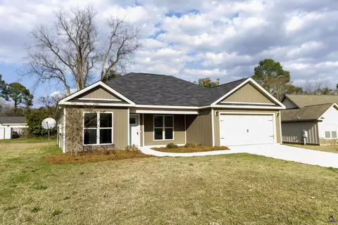 15 Cole Dr, Hawkinsville, GA 31036