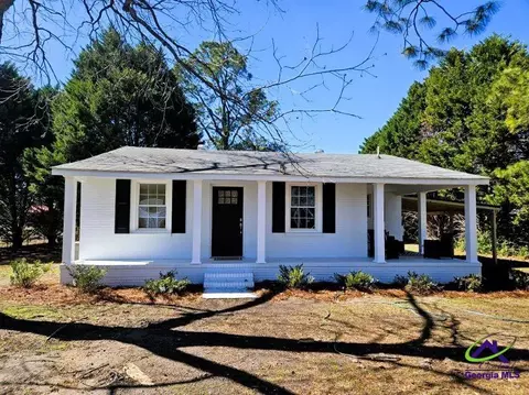 30 Mitchell St, Hawkinsville, GA 31036