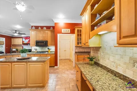 Kitchen - 383 Evergreen Rd, Dublin, GA 31021 photo 10 of 11