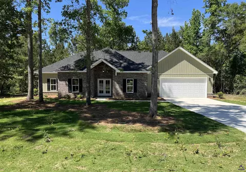 175 Wood Oak Cir, Cochran, GA 31014