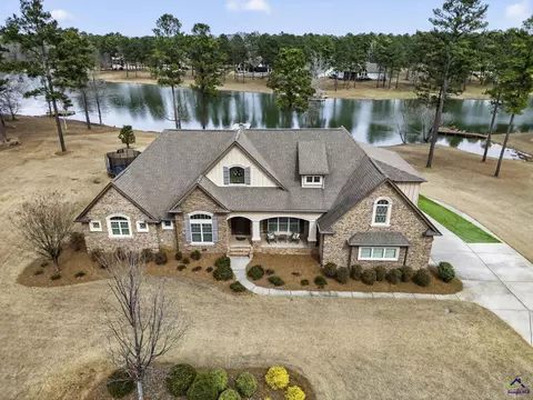 2008 Potters Rd, Perry, GA 31069