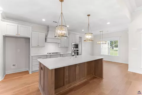 Kitchen - 100 Pridgen Pass, Perry, GA 31069 photo 2 of 11