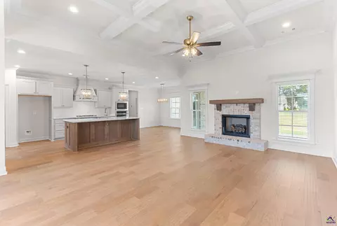 Living - 100 Pridgen Pass, Perry, GA 31069 photo 2 of 7