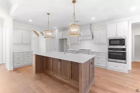 Kitchen - 100 Pridgen Pass, Perry, GA 31069 photo 5 of 11