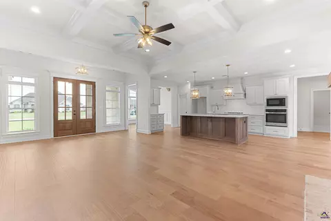 Living - 100 Pridgen Pass, Perry, GA 31069 photo 7 of 7
