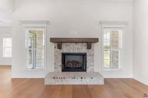 Living - 100 Pridgen Pass, Perry, GA 31069 photo 4 of 7