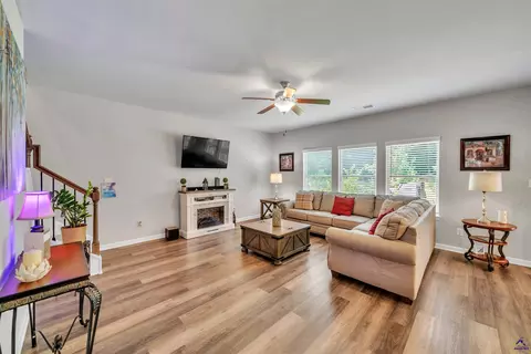 Living - 215 Tyndall Way, Perry, GA 31069 photo 1 of 2
