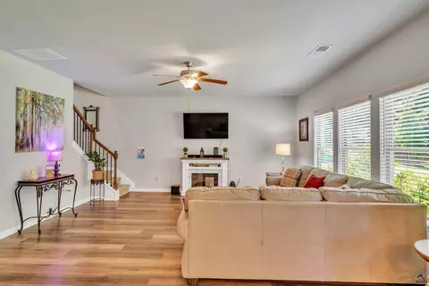 Living - 215 Tyndall Way, Perry, GA 31069 photo 2 of 2