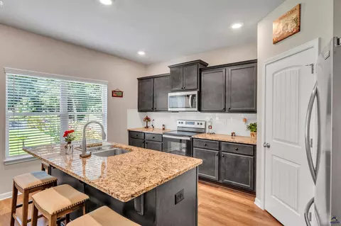 Kitchen - 215 Tyndall Way, Perry, GA 31069 photo 3 of 5