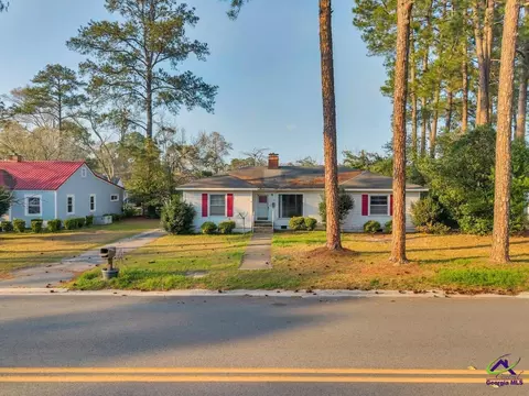 715 E 17th Ave, Cordele, GA 31015