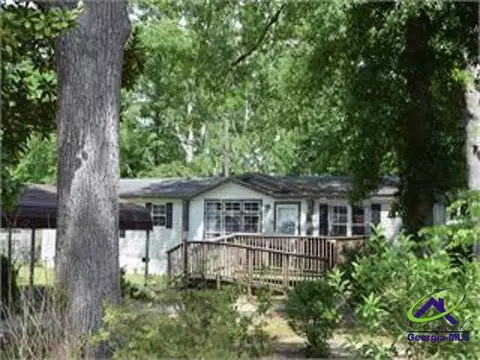 402 5th Ave, Bonaire, GA 31005
