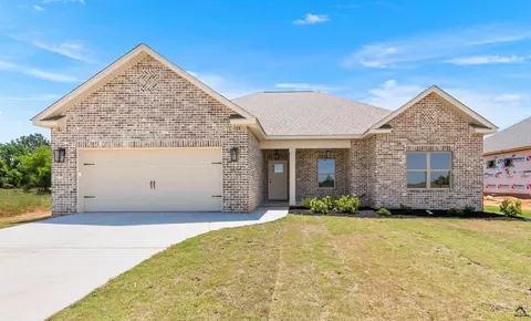 147 Early Dr, Byron, GA 31008