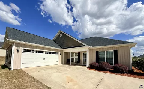2402 Quail Ridge Ln, Perry, GA 31069