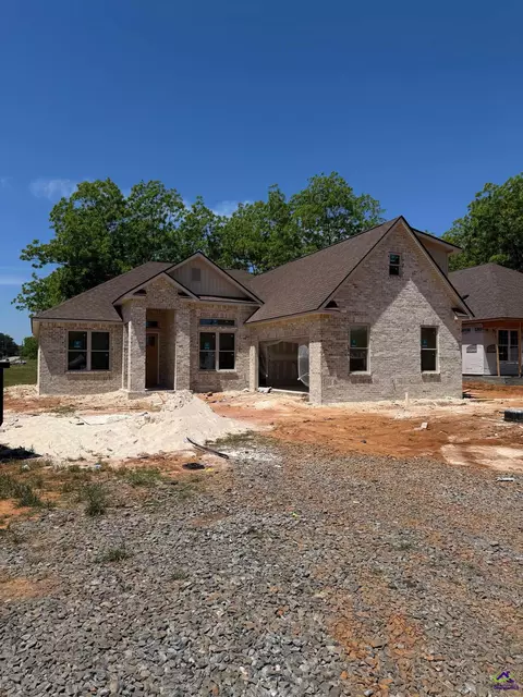 1 Pleasant Oaks Dr, Perry, GA 31030