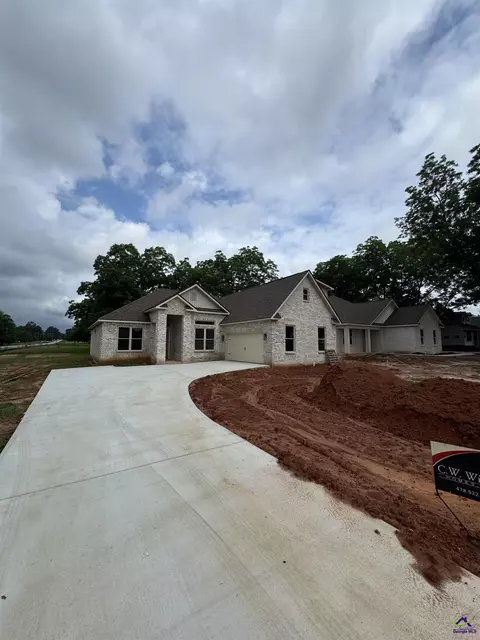 1 Pleasant Oaks Dr, Perry, GA 31069