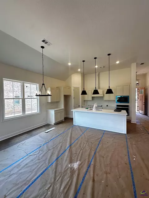Kitchen - 4 Pleasant Oak Dr, Perry, GA 31069 photo 2 of 4