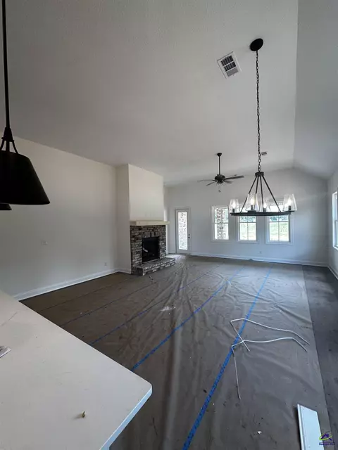Living - 4 Pleasant Oak Dr, Perry, GA 31069 photo 1 of 1