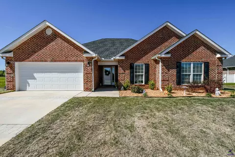 423 Lamplight Dr, Byron, GA 31008