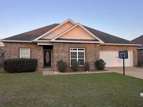 129 Manchester Ln, Byron, GA 31008