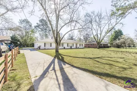 1402 Knoxville St, Fort Valley, GA 31030