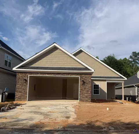 130 Fairway Oaks Dr, Perry, GA 31069