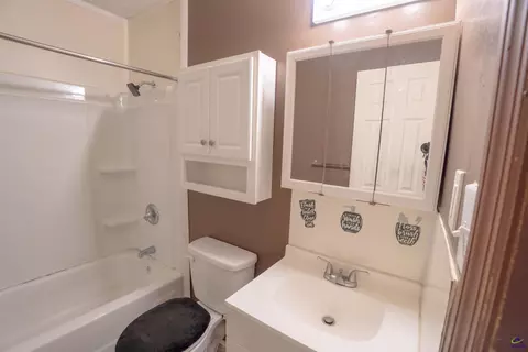 Bath - 502 Kaigler St, Oglethorpe, GA 31068 photo 2 of 2