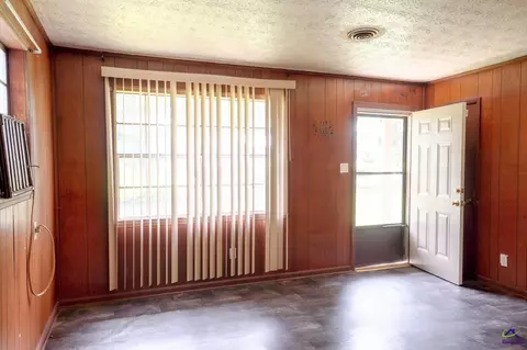 Living - 502 Kaigler St, Oglethorpe, GA 31068 photo 2 of 2