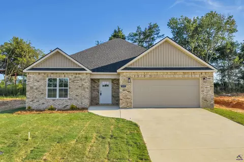 121 Early Dr, Byron, GA 31008