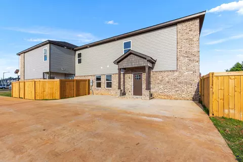 238 Beau Claire Cir, Byron, GA 31008