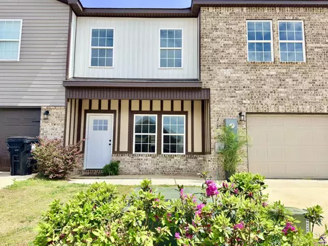 212 Beau Claire Cir, Byron, GA 31008