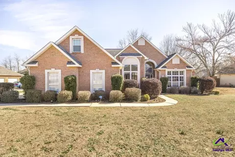 208 Twelve Oaks Dr, Warner Robins, GA 31088
