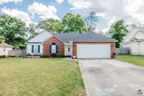 611 Sark Dr, Warner Robins, GA 31088
